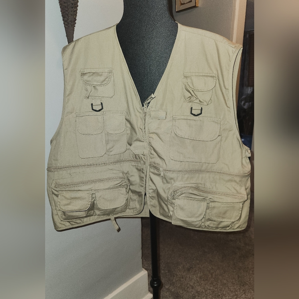Master Sportsman Hunting Fishing Vest Zip Up Sz 2XL.